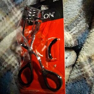 Eyelash Curler with Replacement Pad — Black